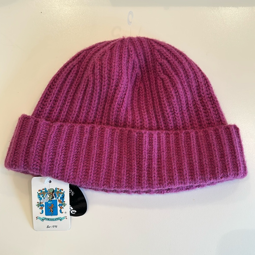 New PORTOLANO 100% Cashmere Hat. Purple.
